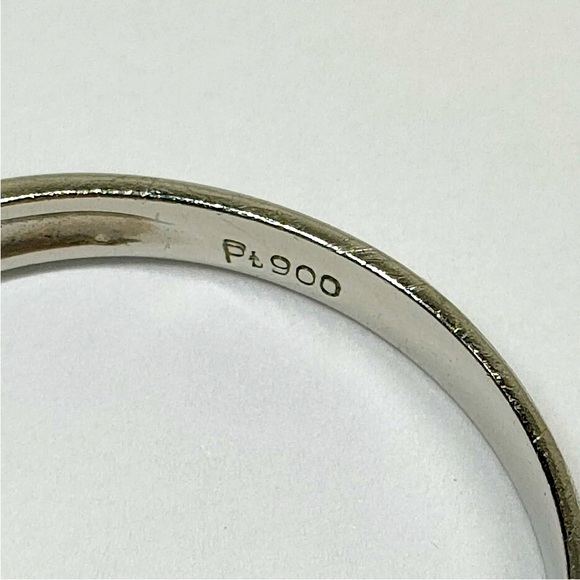 Platinum 900 with 0.51 Natural Diamond - Picture 4 of 7